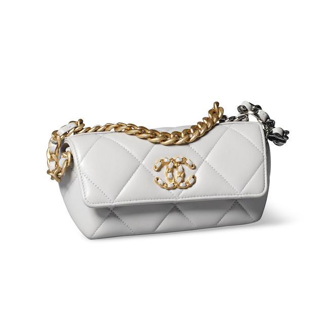 CHANEL: 19 GLASSES CASE ON CHAIN 2021