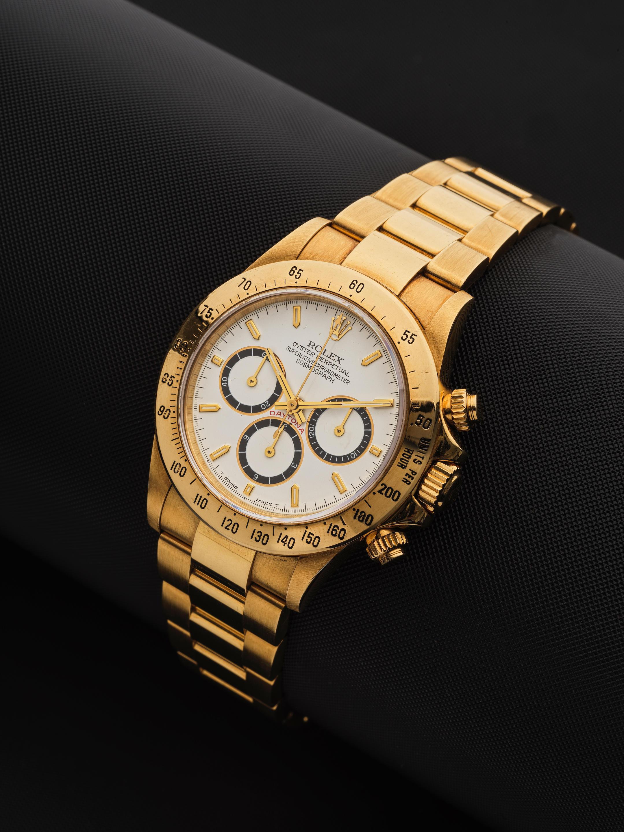 Rolex. An extremely rare and fine unpolished 18K gold automatic chronograph bracelet watch offered by the original owner Rolex. Beau chronographe bracelet en or jaune 18K (750) jamais repoli et proposé à la vente par le propriétaire d'origine mouvement automatique  Cosmograph Daytona 'Zenith Inverted 6', 4 lines, Ref 16528, Circa 1988, purchased 12th June 1989 image 4