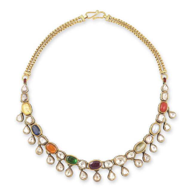 COLLIER 'NAVRATNA' EMAIL, PIERRES DE COULEUR ET DIAMANTS