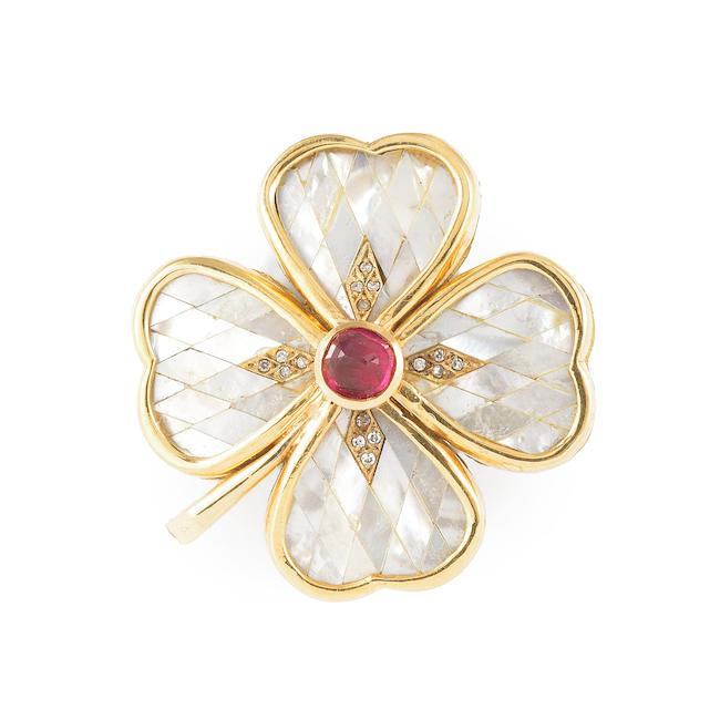 PIN 'TREFLE' NACRE ET DIAMANTS